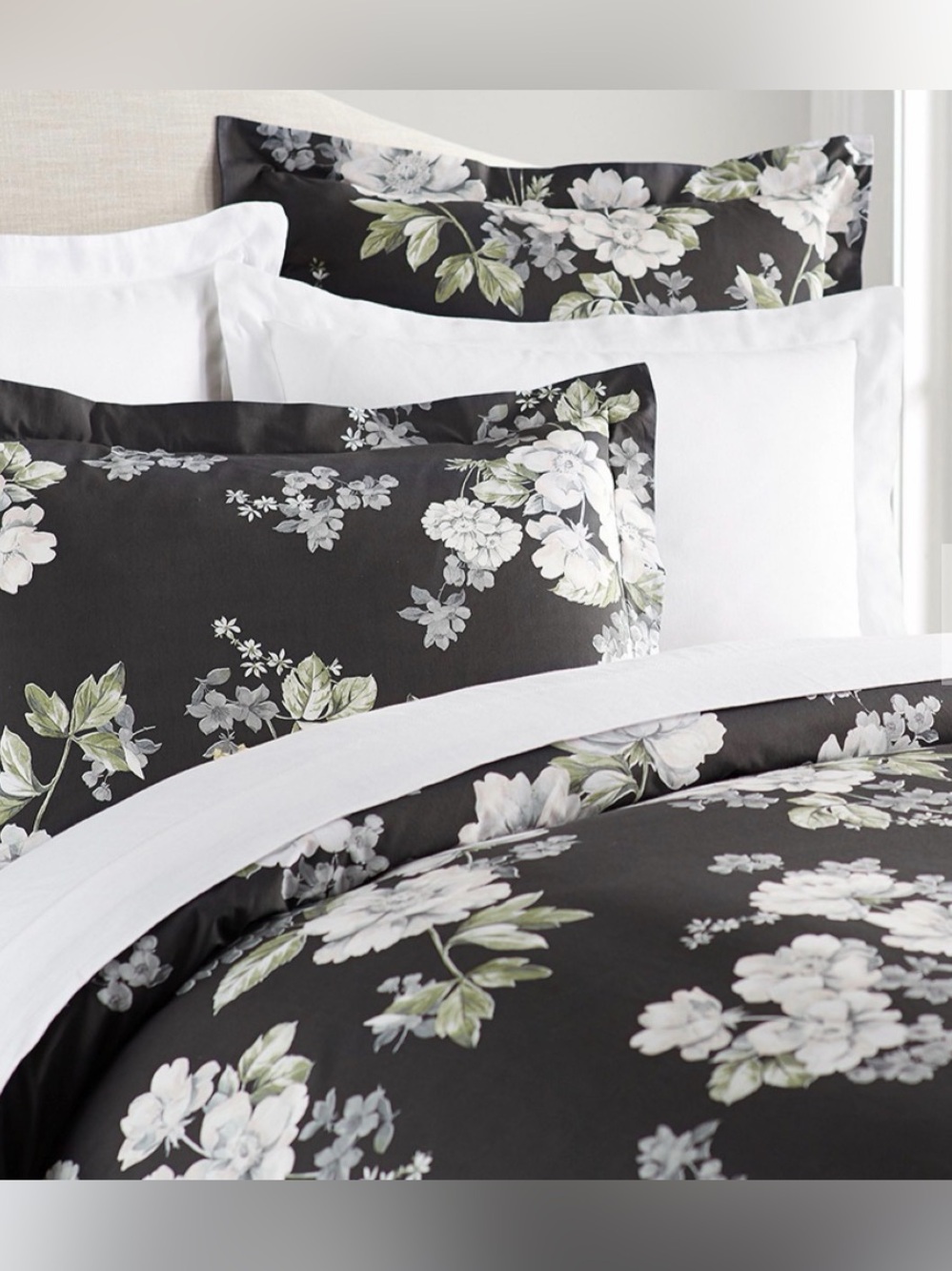 Pottery Barn floral Duvet Cover Set in Black and White